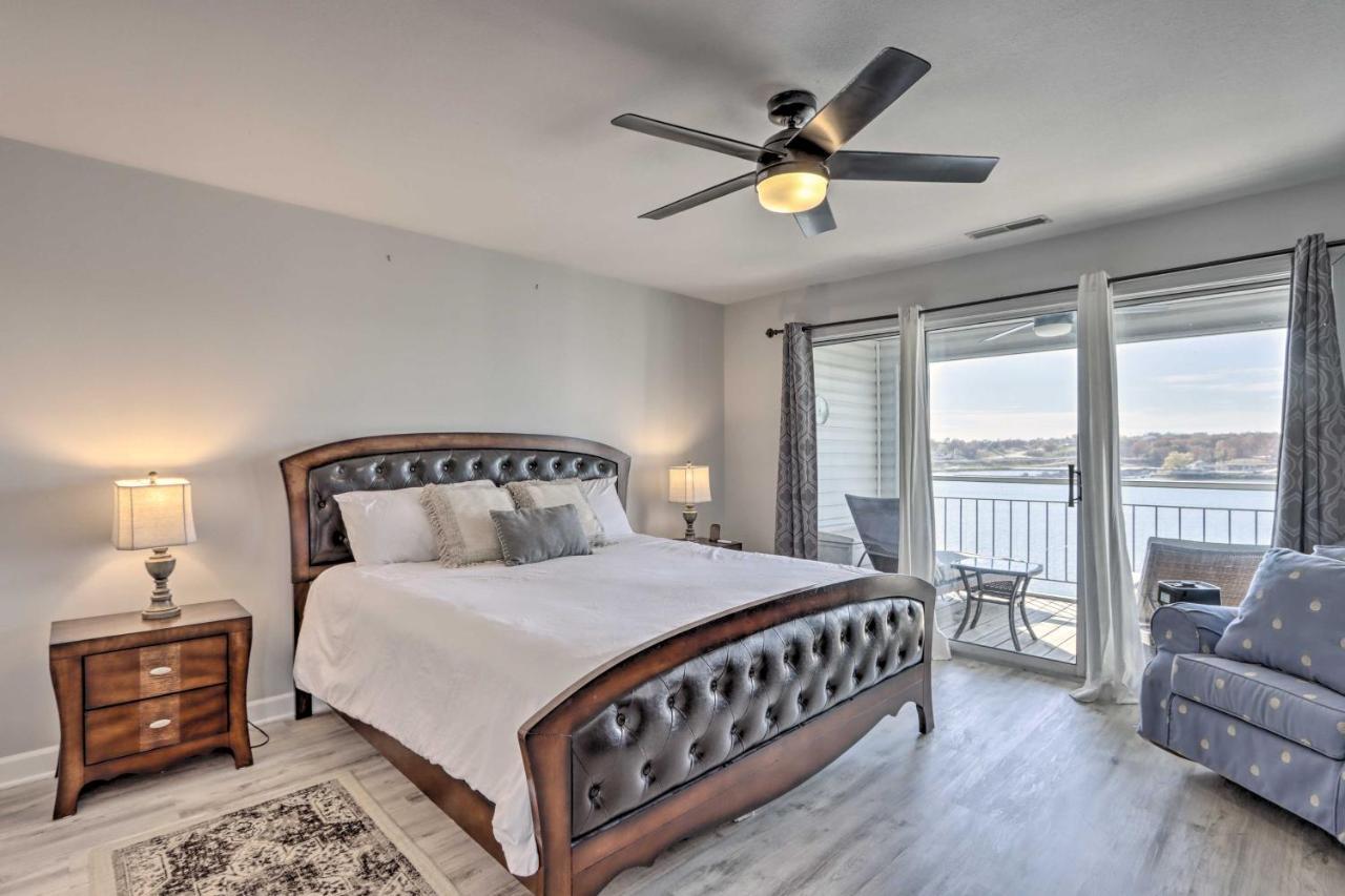 Sunny Osage Beach With Balcony And Lakefront View Екстериор снимка