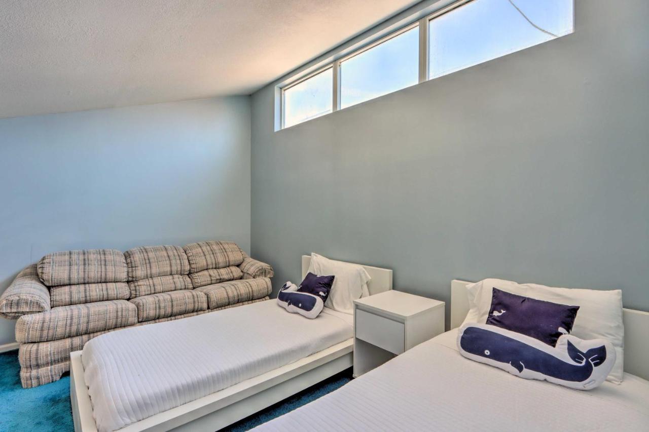 Sunny Osage Beach With Balcony And Lakefront View Екстериор снимка