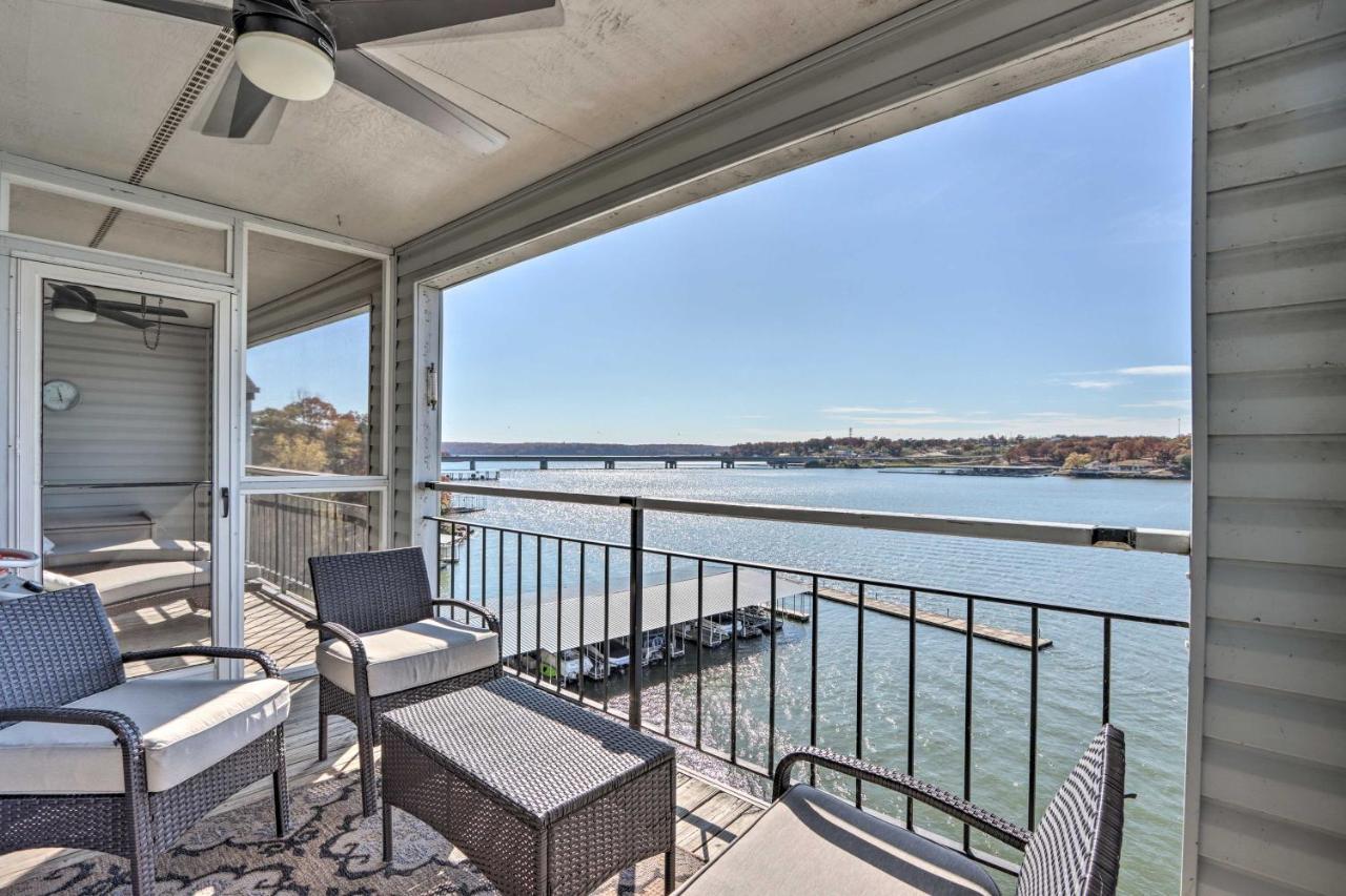 Sunny Osage Beach With Balcony And Lakefront View Екстериор снимка
