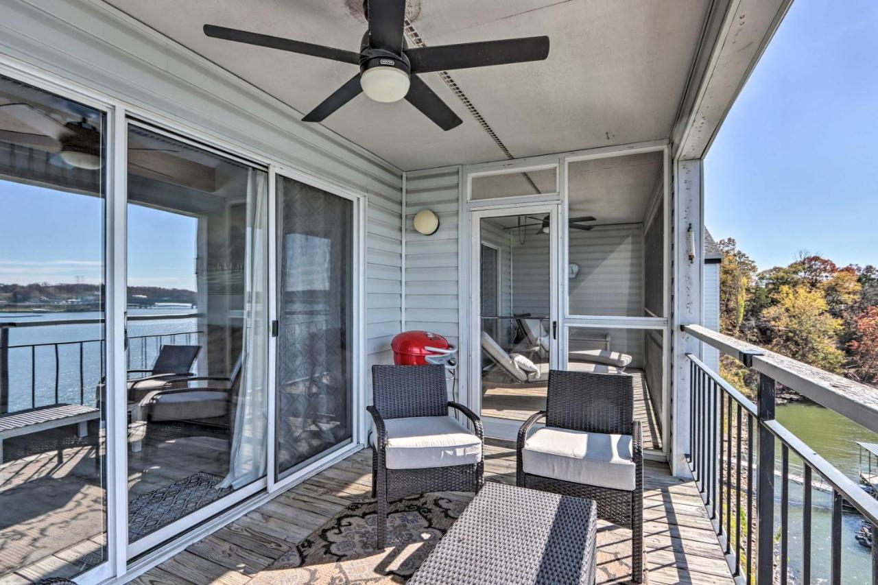 Sunny Osage Beach With Balcony And Lakefront View Екстериор снимка